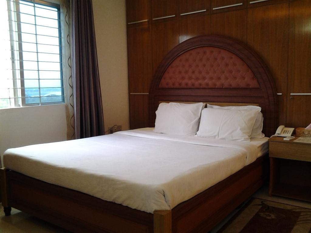 Hotel Afford Inn Dhaka Zimmer foto